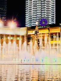 【クアラルンプール🇲🇾】ツインタワーの噴水ショー—幻想的な夜の絶景！ 🌊✨