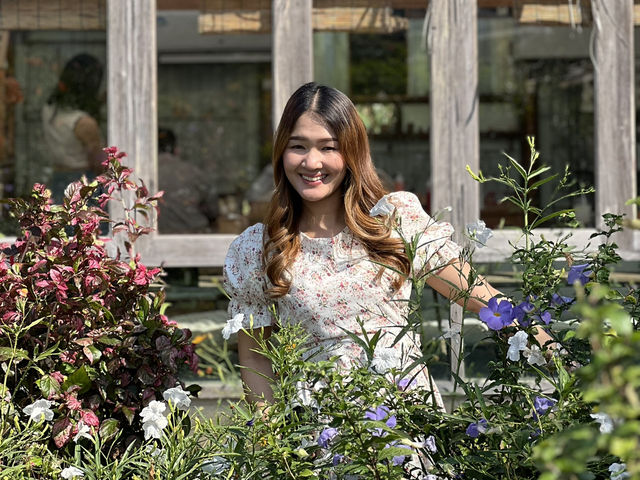 เที่ยวคาเฟ่ในสวนดอกไม้ mood ดีมาก 🌻🌼✨