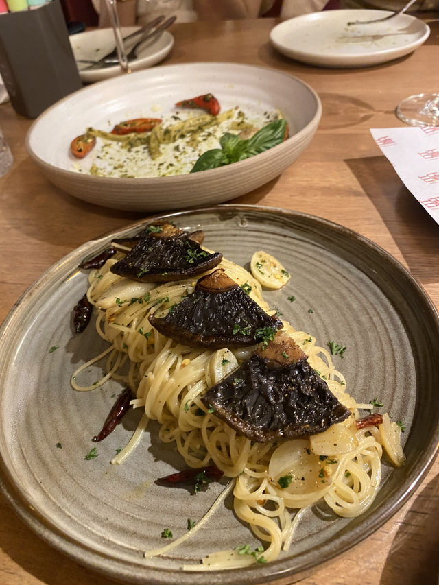 Hide Dine & Wine ร้านไวน์ลับๆย่านอารีย์ 