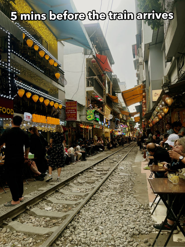☕️ Hanoi Train Street Guide & Tips! 🚊
