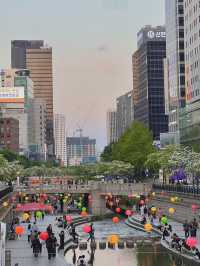 คลองช็องกเยชอน (Cheonggyecheon Stream)