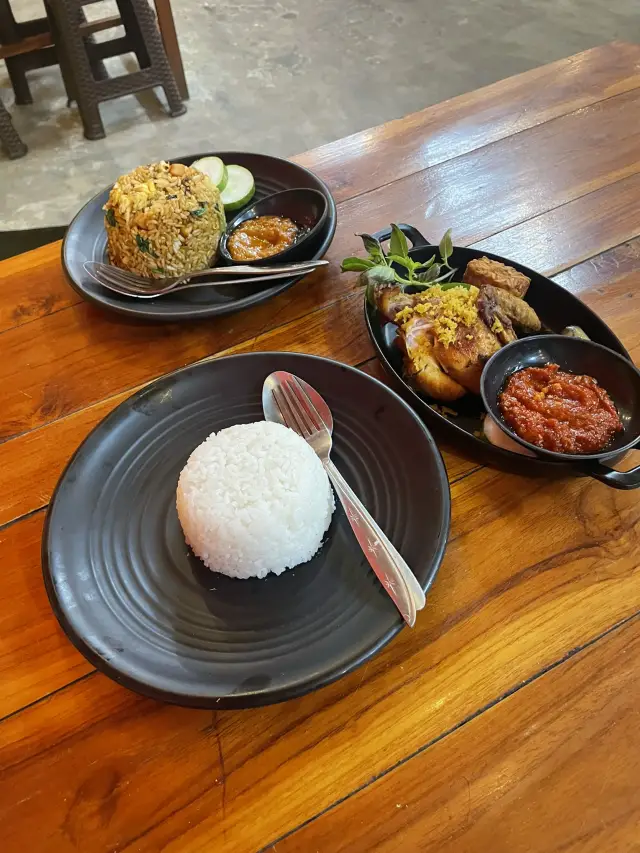 Food Kos – A Delicious Welcome to Labuan Bajo 🍽️✨