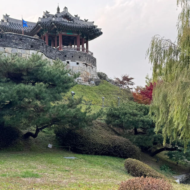 Suwon Fortress: A Stunning Historical Gem🌅🏯✨