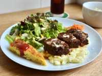 Cafe Wall: A Cozy Lunch Spot Near Shinjuku Sanchome