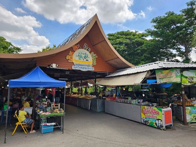 เดินเล่นชิวๆที่ตลาดบางน้ำผึ้ง