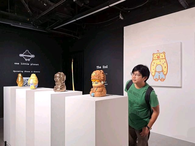 นิทรรศการ 𝐀𝐦𝐨𝐧𝐠 𝐭𝐡𝐞 𝐒𝐭𝐚𝐫𝐬