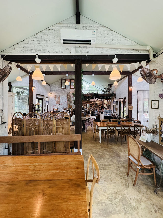 นิยายบ้านสวนคาเฟ่ คาเฟ่สไตล์โฮมมี่ ไทรน้อย ต้องมา