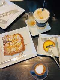 Pastry Architect อยุธยา คาเฟ่มินิมอลกับตึกสีเหลือง