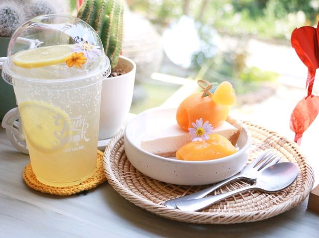 TamSook Cafe' & Bistro