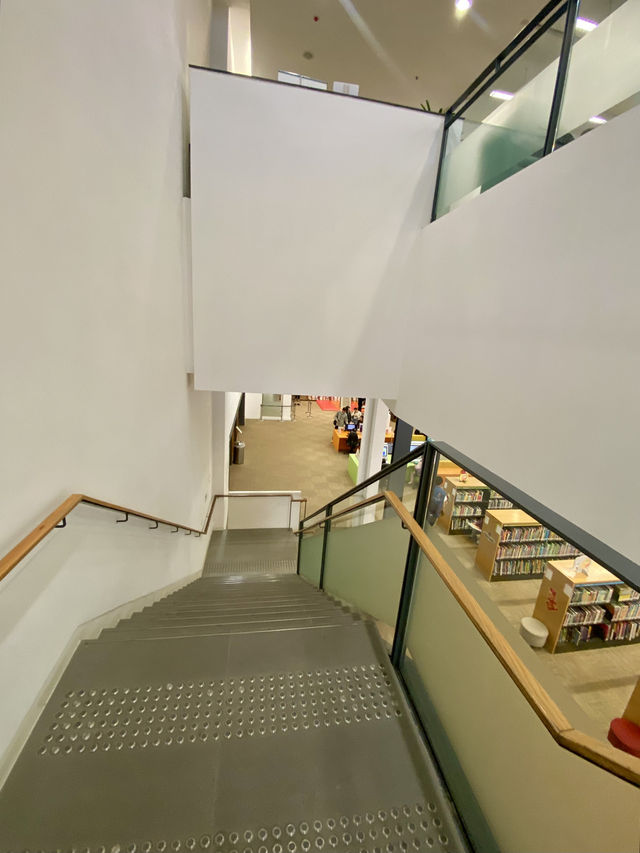 欣賞現代簡約建築美✨📚香港屏山圖書館✨