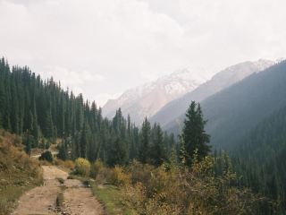 吉爾吉斯的阿爾廷阿拉山單人徒步旅行