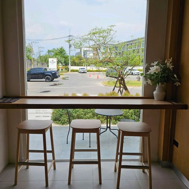 ✳️LIVIN CAFE | คาเฟ่มินิมอลโทนสีอบอุ่น✴️