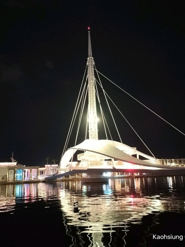 สะพานหมุนต้ากัง (Dagang Qiao) Great Harbor Bridge