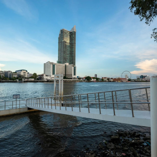 Away Bangkok Riverside Kene