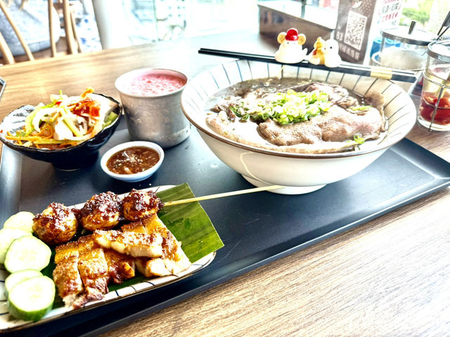 大立百貨9樓影城旁邊泰國美食（大港老船麵）好吃值得推薦大家