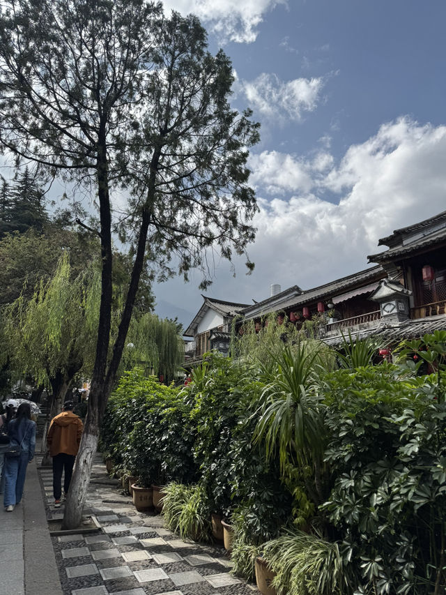 Sites and sights of Dali old town. 