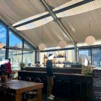 🇦🇺 大きな窓からはデアウェント川を一望できる気軽に立ち寄れるお店
