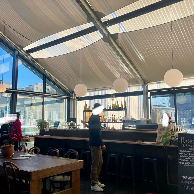 🇦🇺 大きな窓からはデアウェント川を一望できる気軽に立ち寄れるお店