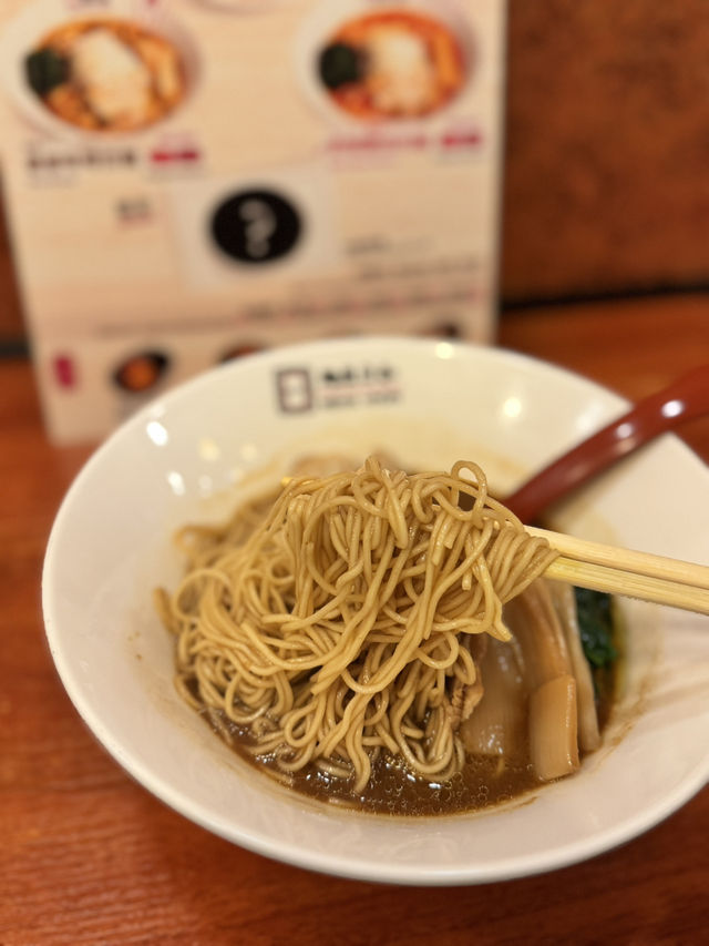 📍銅鑼灣✨麵屋日和✨提供地道日式風味既拉麵店🍜環境舒適，好適合朋友聚餐或獨自享用美食💗