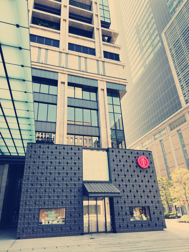 東京｜地鐵丸ノ內線｜都市活力與文化魅力的紅色脈動