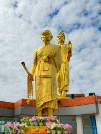 ไหว้หลวงพ่อคูณ ด้วยความศรัทธา ที่วัดบ้านไร่