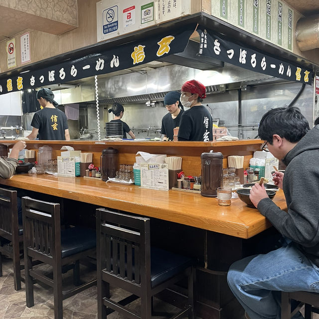 【北海道】深夜でも行列が絶えない大人気ラーメン屋🍜