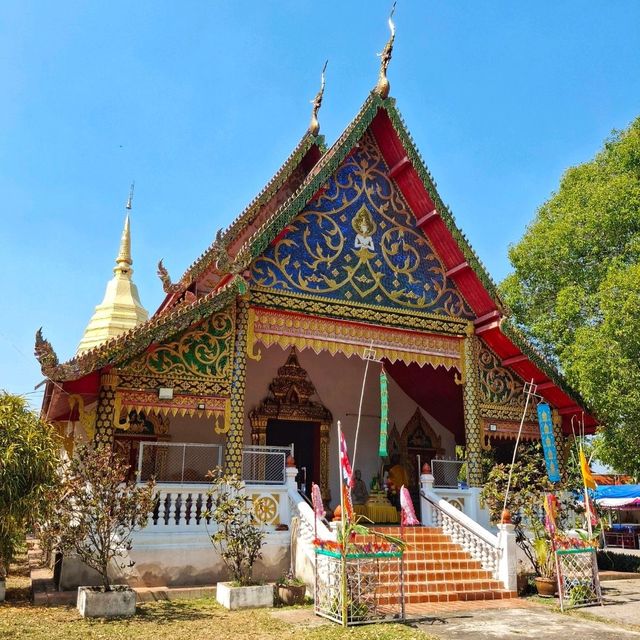 ไหว้พระในวิหารสถาปัตยกรรมล้านนา