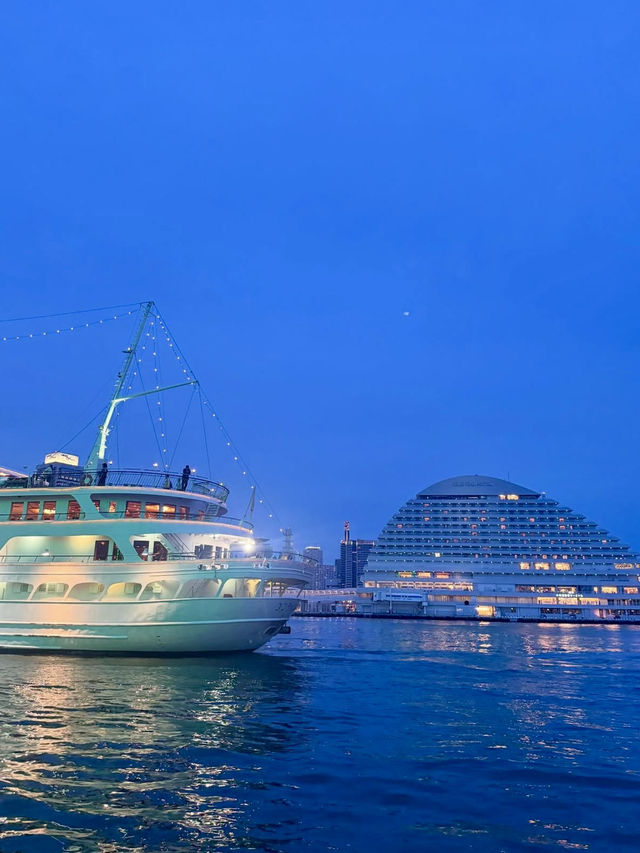 A Chill Day in Kobe – Buns, Strolls & Harbor Views