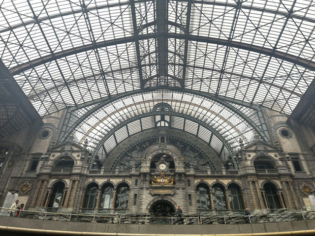 สถานีรถไฟAntwerp สวยสง่าล้ำค่าวัฒนธรรม