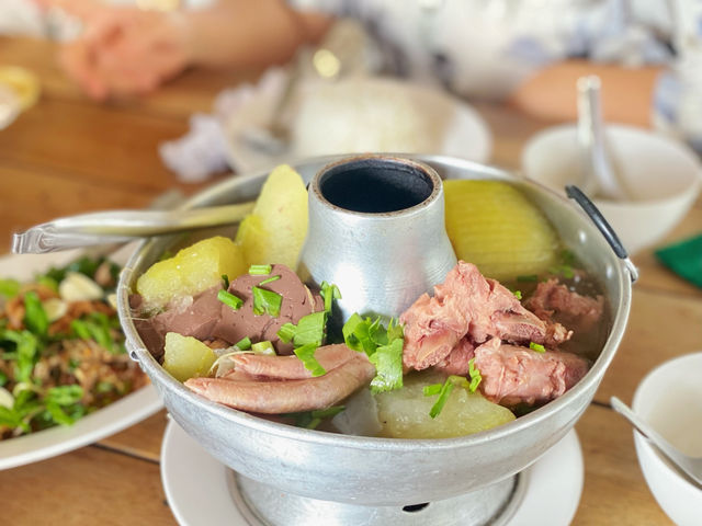 ร้านอาหารลาบเป็ดคนลือ สาขาโนนหงษ์ทอง