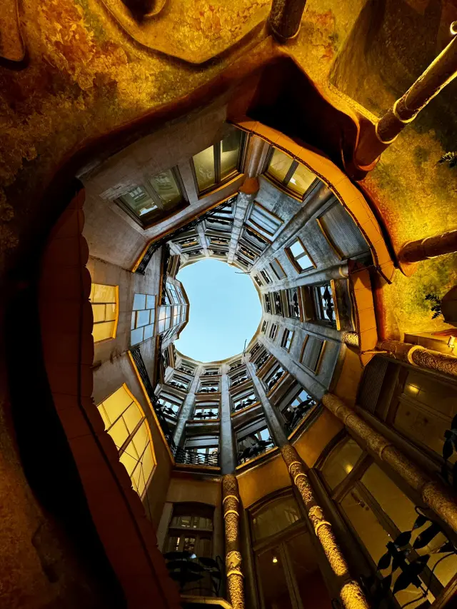 Stepping Into Gaudí’s Dreamworld in Barcelona ✨