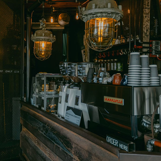 Cafeพิษณุโลก “Domestic coffee &more” (กบ Taxi)