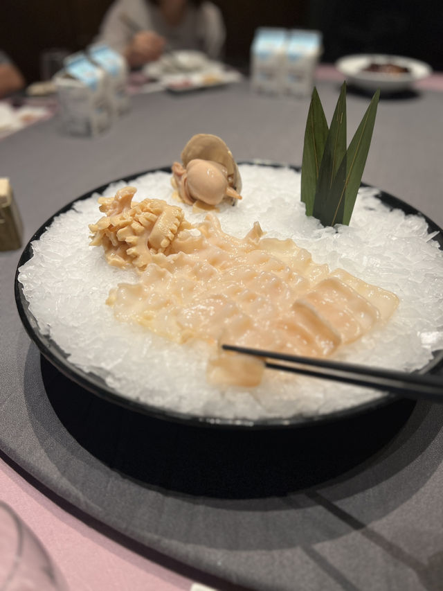 🥢 “이우의 밤, 진짜 미식을 만나다 – LAO BIAN JIU JIA에서 코끼리조개와의 조우”