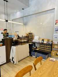 Minimalist Vibes, Maximum Calm – Art Alley Cafe
