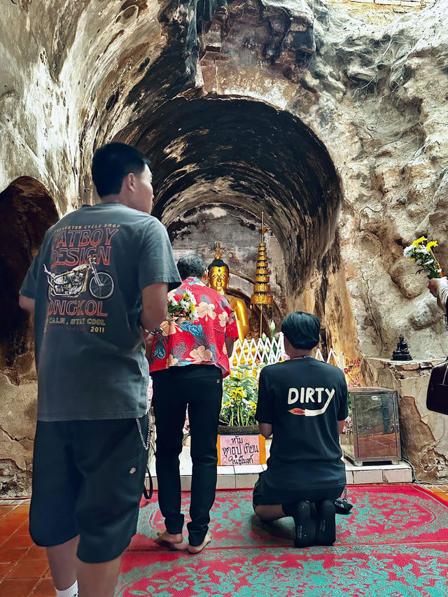 Wat Umong thriving meditation center of 13th century 