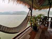 ที่พักสุดชิลในเมืองกาญจน์ Sweet Home Floating