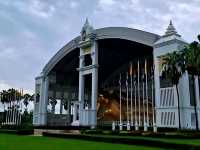 วัดสุขุมาราม พระพุทธไสยาสน์สีทอง ยาว 55 เมตร