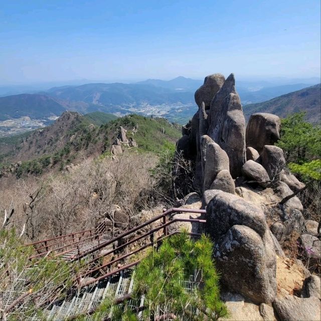 Rocky Trails & Temple Feels at Gayasan’s 