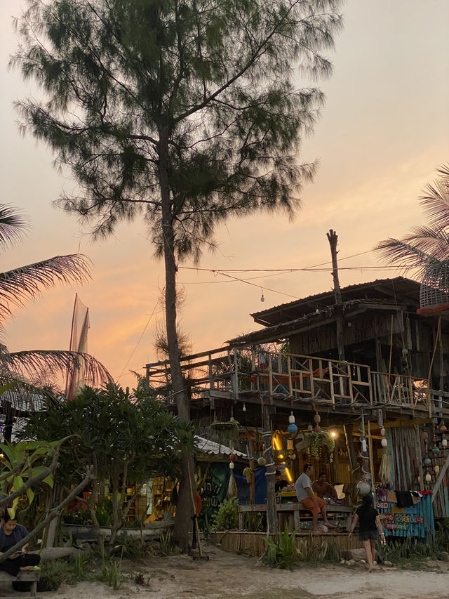 🌴 Happy Bar – หาดทุ่งยาง, ชุมพร 🌊