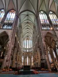 Gothic Grandeur: Cologne Cathedral’s Towering Wow Factor!