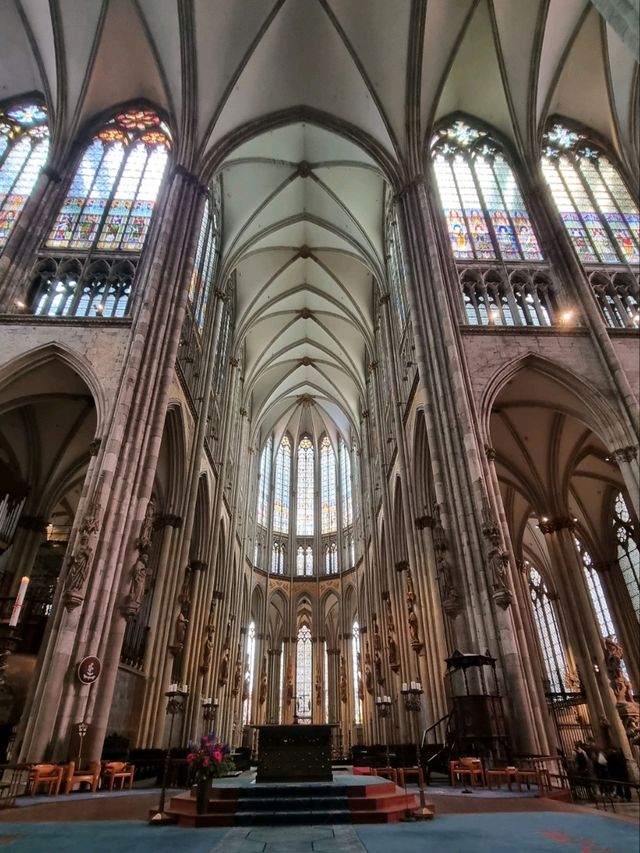 Gothic Grandeur: Cologne Cathedral’s Towering Wow Factor!