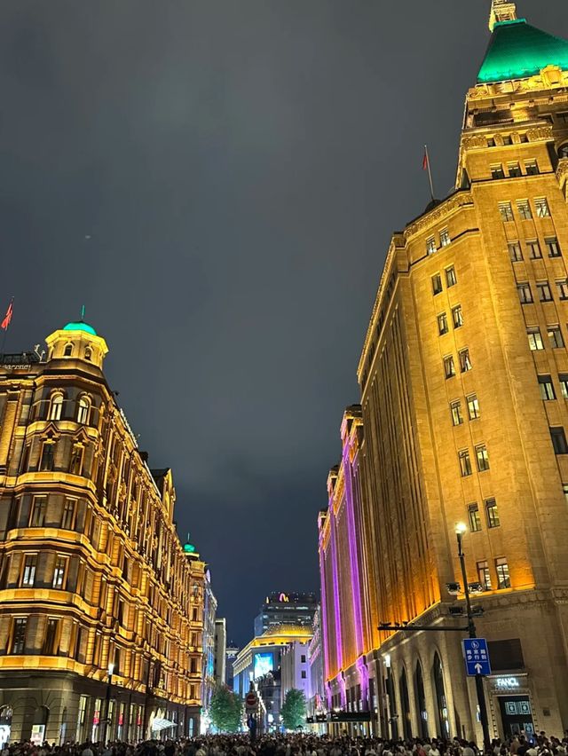 The Bund: A Timeless Stroll Along the Huangpu