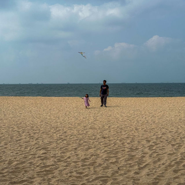 นั่งชิลล์คาเฟ่ริมทะเล หาดแหลมเจริญ ระยองฮิ