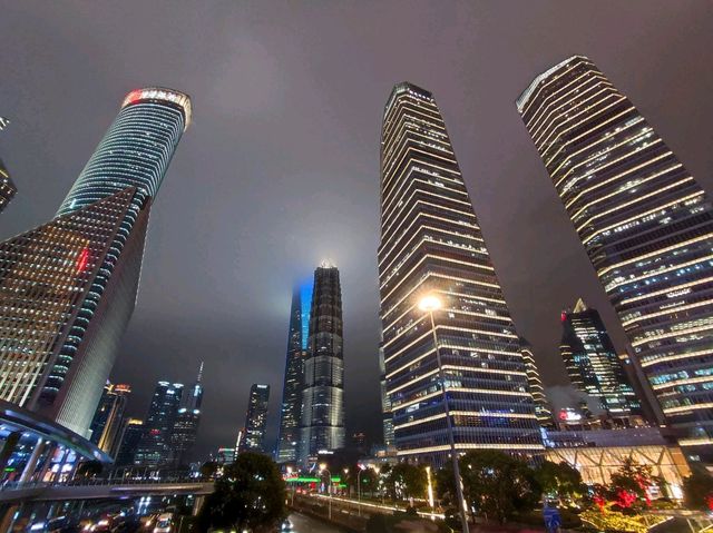 จุดถ่ายรูปเช็คอินยอดนิยมเมืองแห่งอนาคต Lujiazui