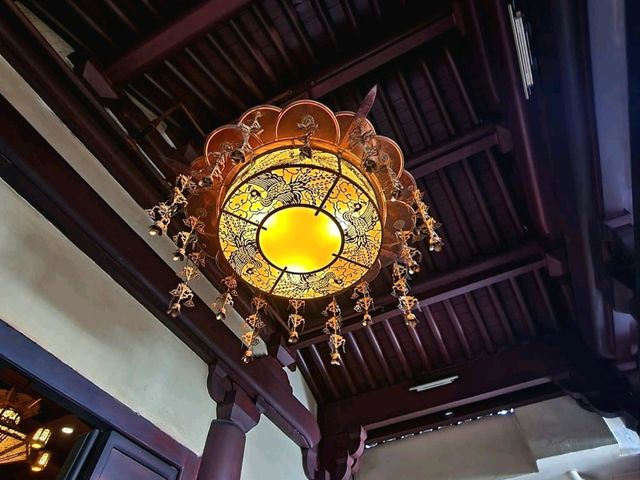 Discover the Buddha Tooth Relic Temple