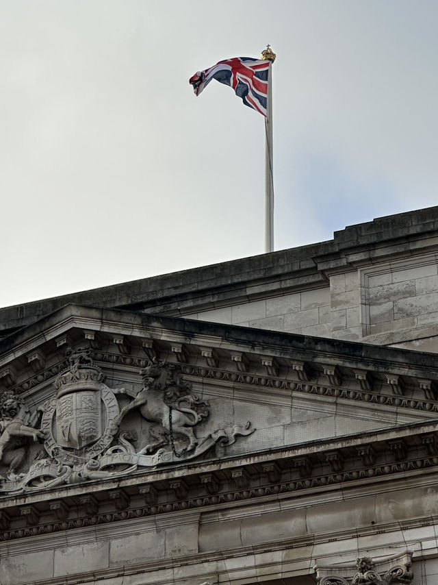 Beyond The Guard Change: Your Insider’s Buckingham Palace Handbook
