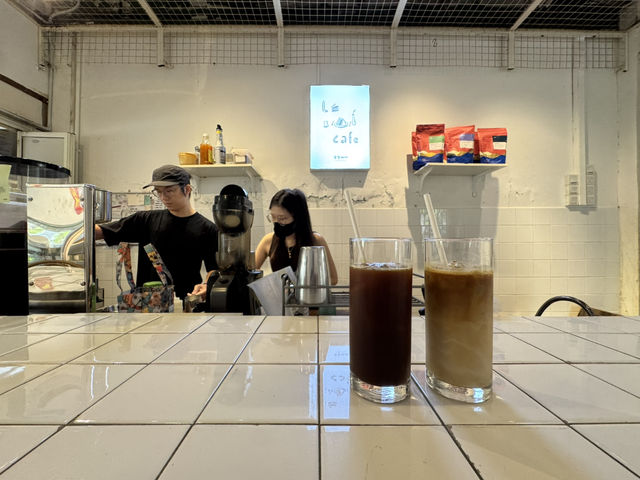 ☕ Nostalgic Mornings at Le Cafe