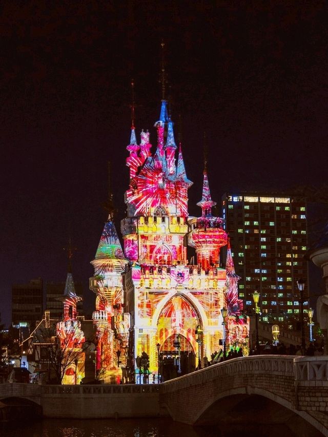 Lotte World Magic Island in Christmas attire