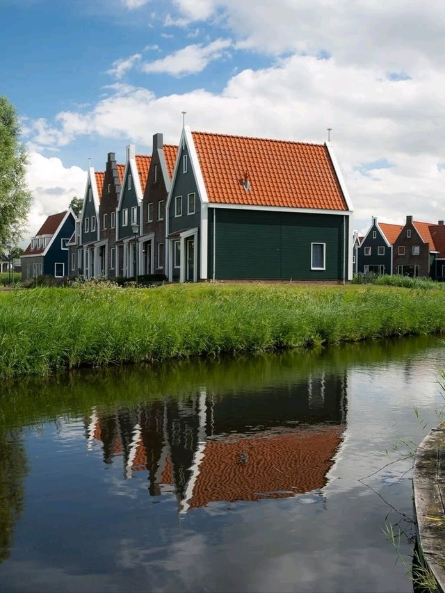 🎣🇳🇱 “Harbor of Heritage: A Stroll Through Storybook Volendam” 🌊✨