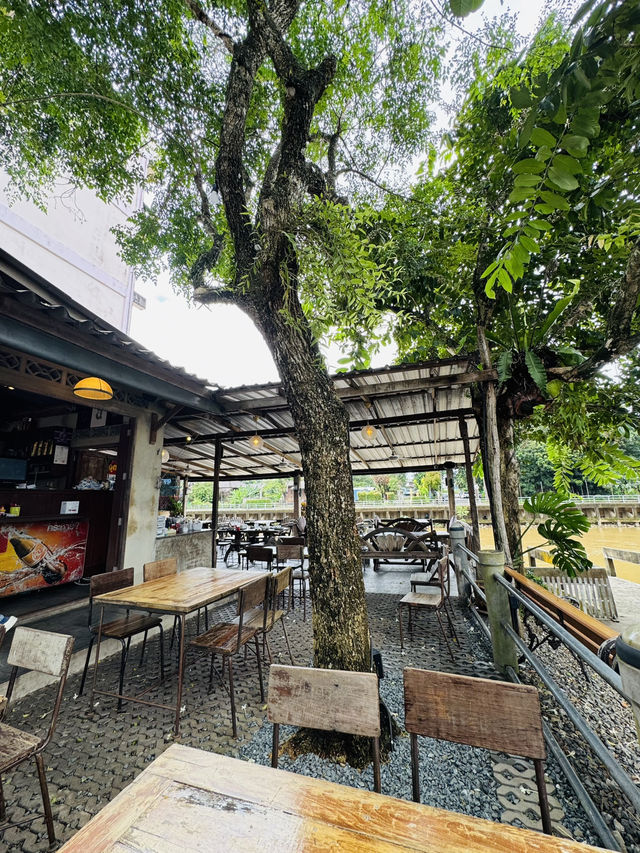 ร้าน “ยินดี” ที่ได้ชิลล์…ริมแม่น้ำจันทบุรี